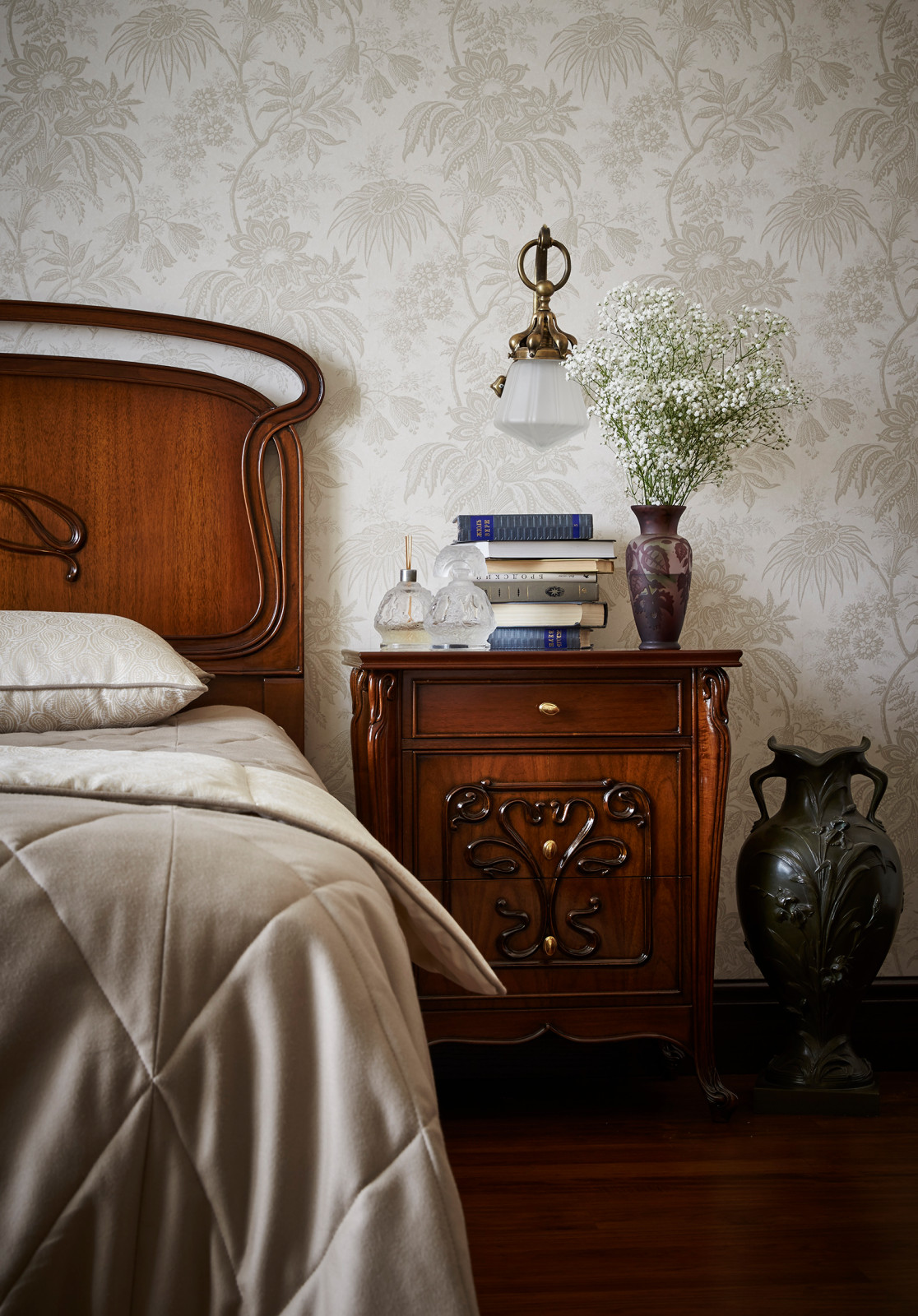 Интерьер спальни в английском стиле