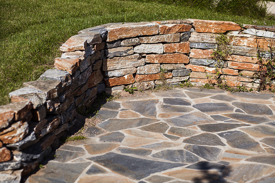 Каменный мотив