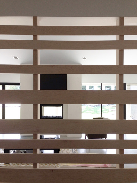 maple slat wall screen moderno-salon
