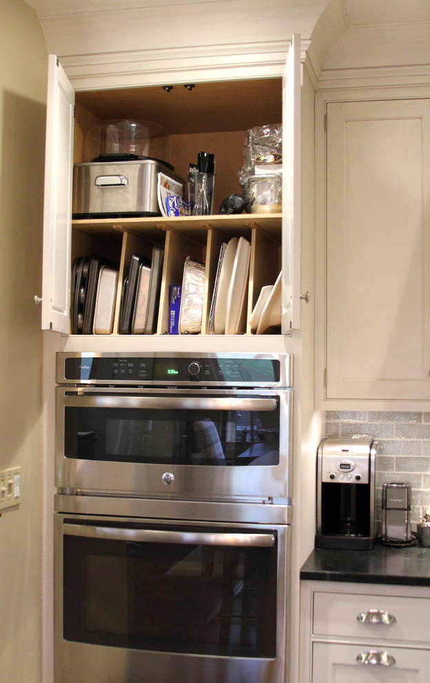 Large transitional home design photo in Boston