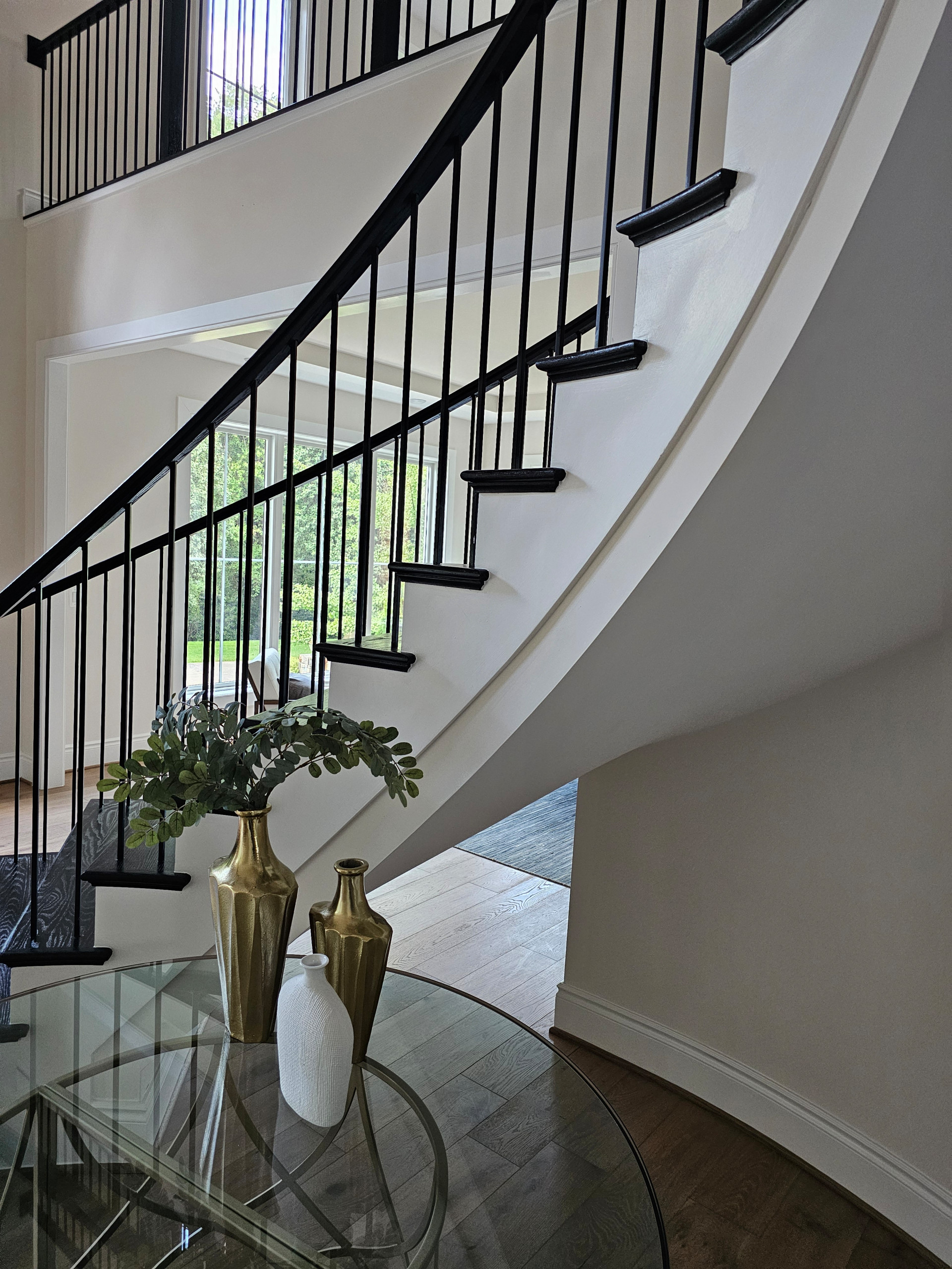 Elegant Curve Elevates Modern Design, Mclean, VA 22101