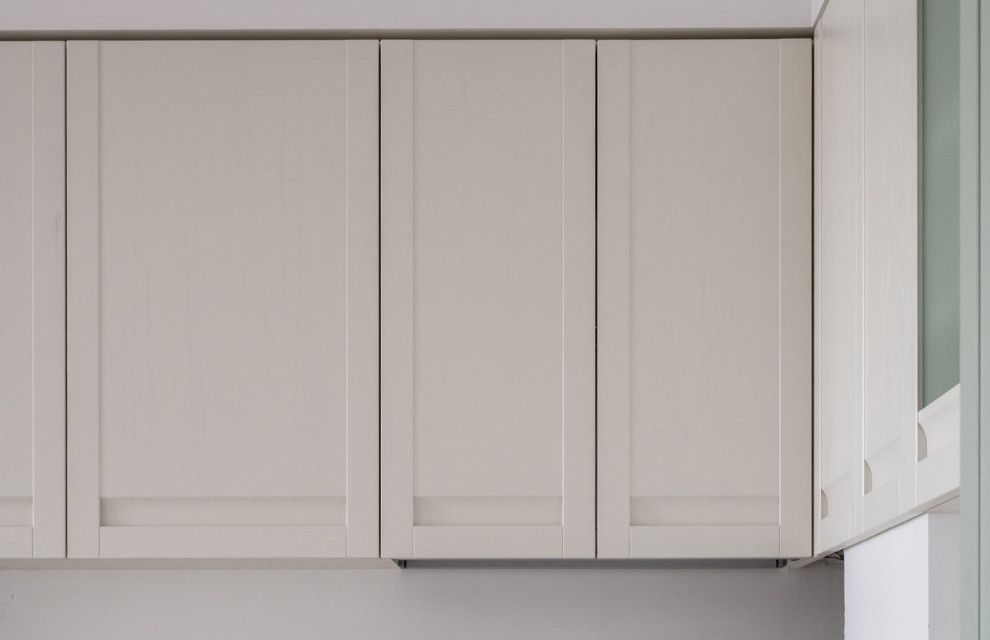 Кухня Натали из массива ясеня в цвете Авалон и Космик Латте от дизайнера