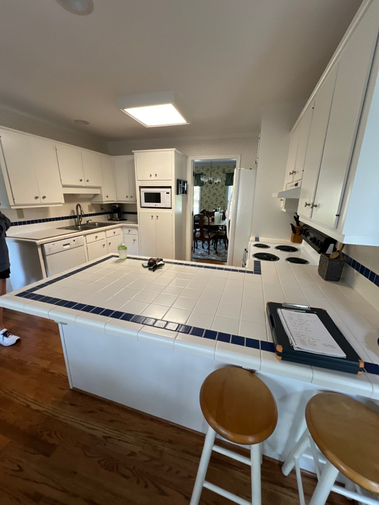 Kitchen - transitional kitchen idea