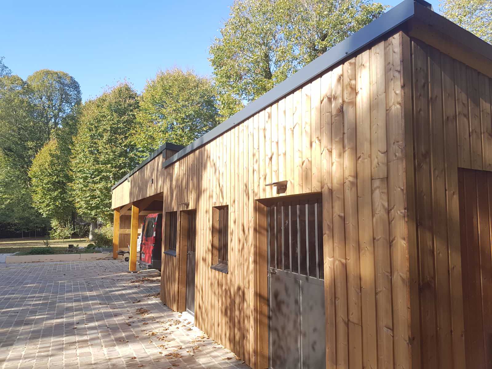 Création d'un abri pour voitures / deux roues et un atelier à Bailleau l'Evêque