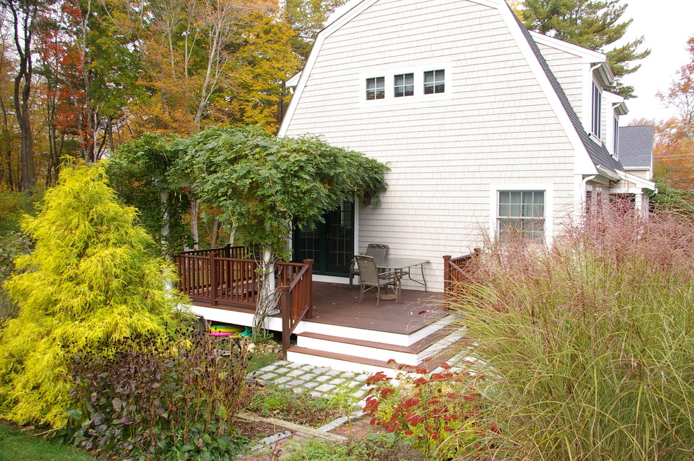 Inspiration for a traditional deck in Boston.