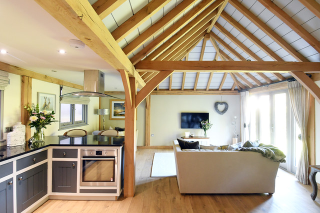 Houzz Tour: Oak and Natural Light Warm Up an English Cottage