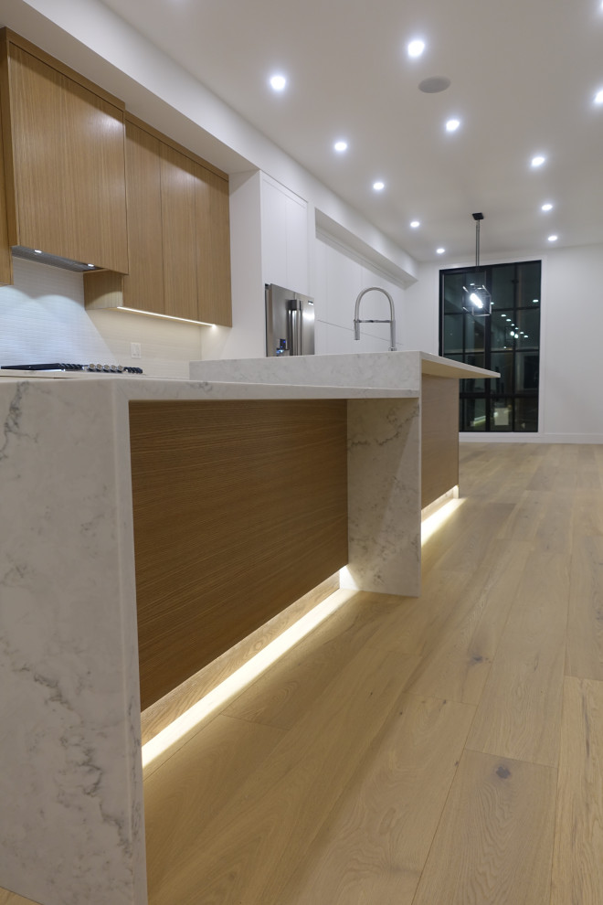 Example of a transitional home design design in Calgary