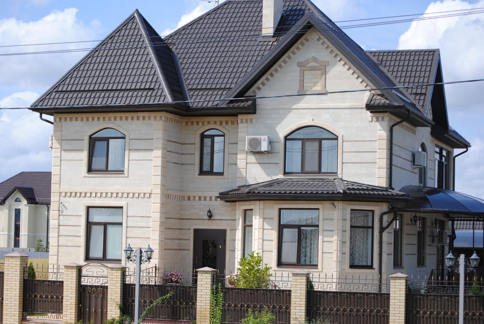 Коттедж облицованный натуральным дагестанским камнем