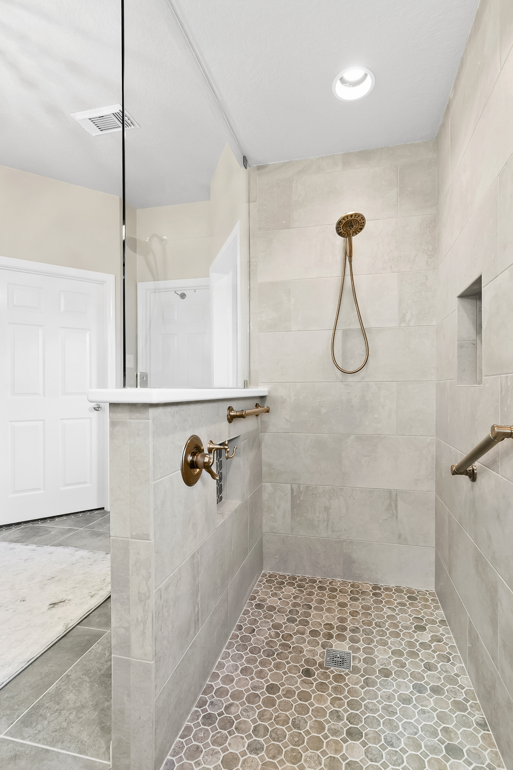 Silverlace Court - Lake Jackson - Main Bathroom Remodel - 2020