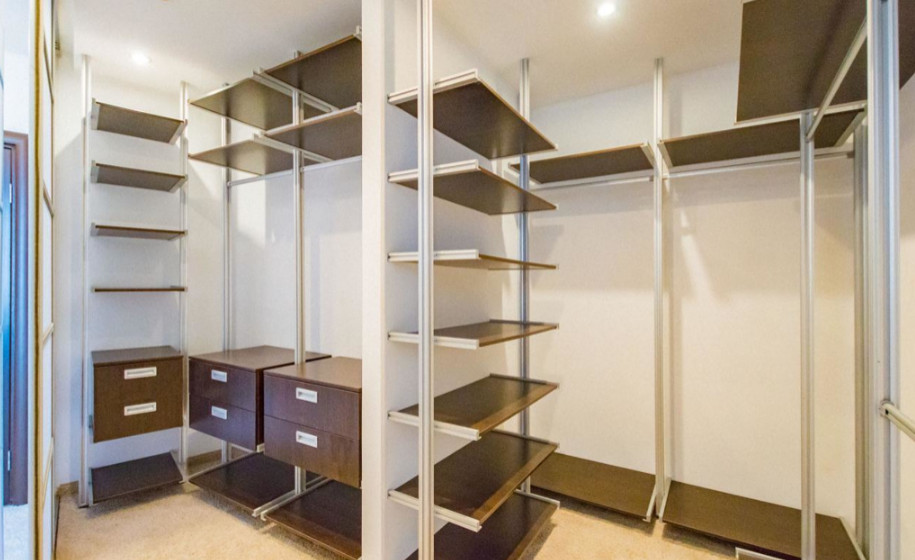 Гардеробная - умный дом