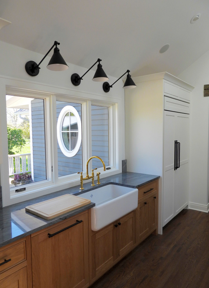 Kitchen - transitional kitchen idea