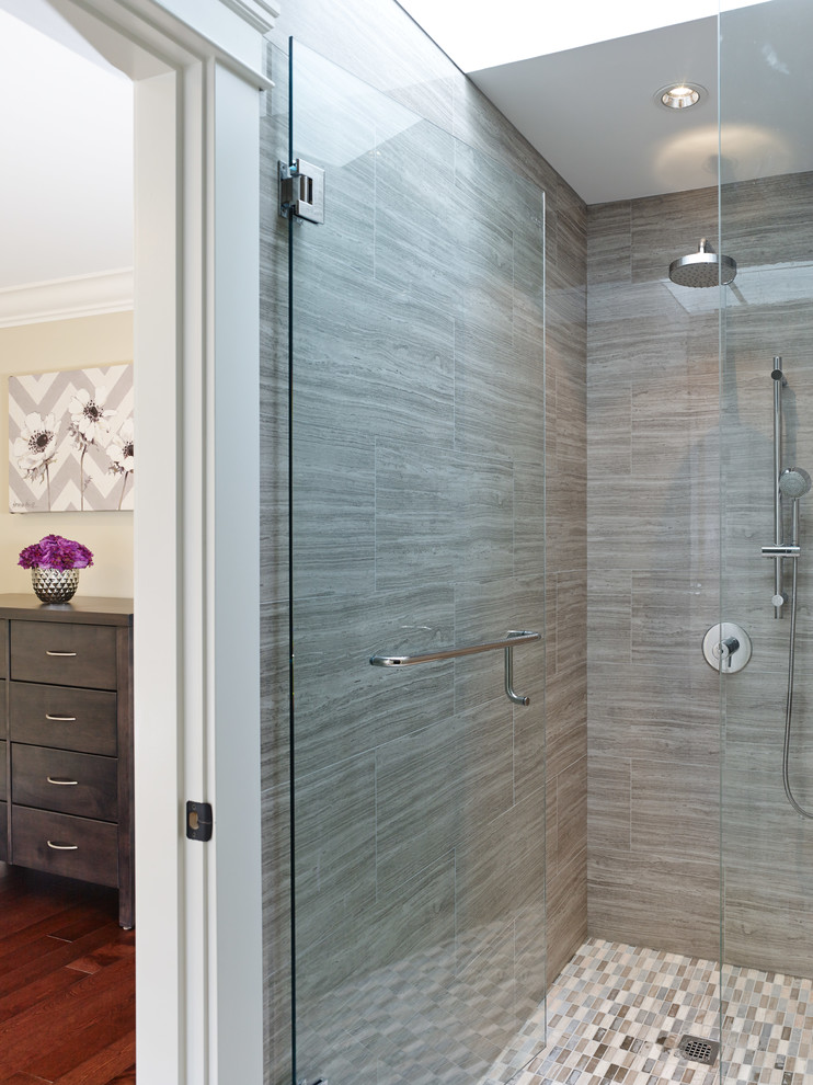 Transitional bathroom in Vancouver.