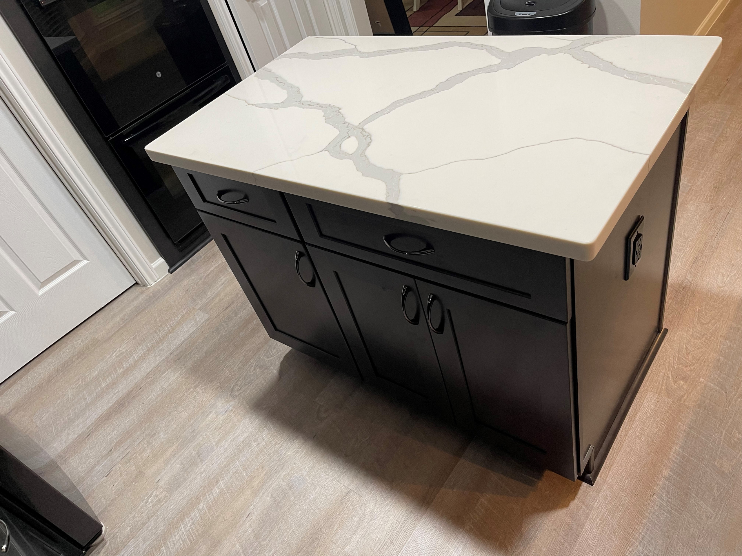 Contemporary/Modern Dark Grey Shaker Kitchen with island