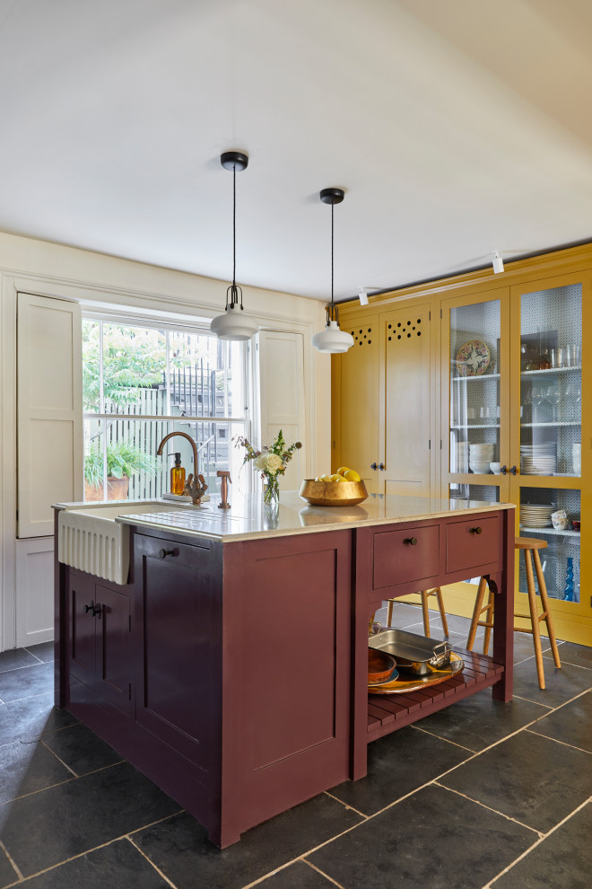 Kitchen - traditional kitchen idea in London
