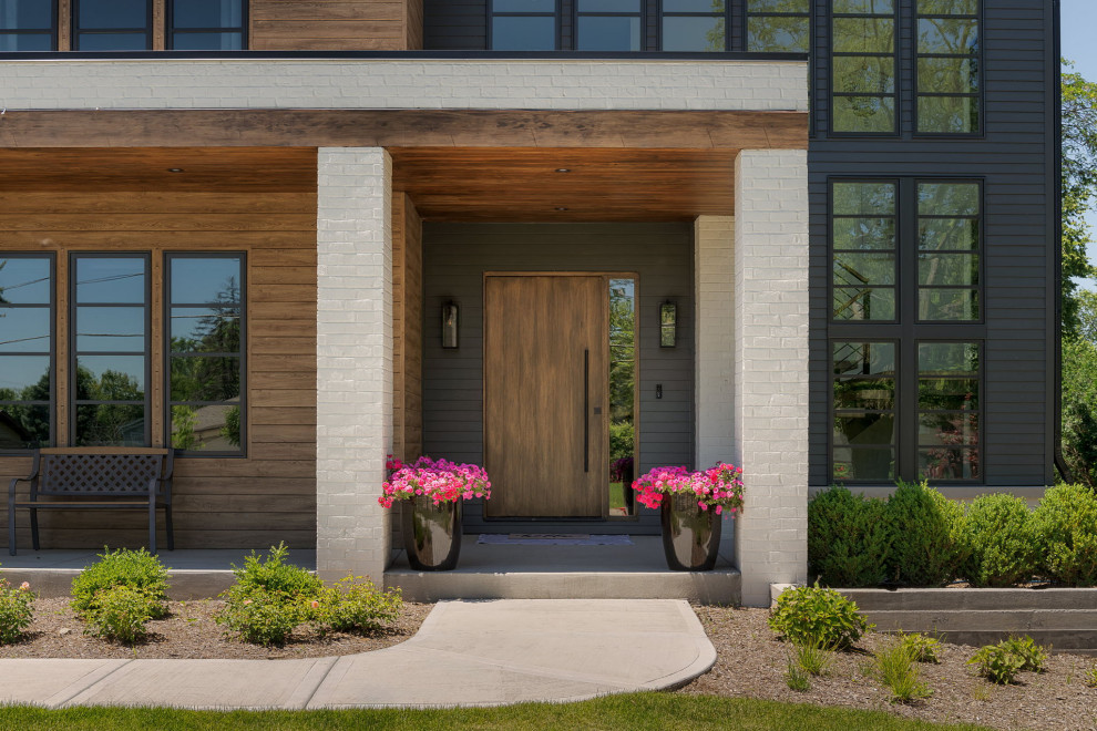 Entryway - transitional entryway idea in Chicago