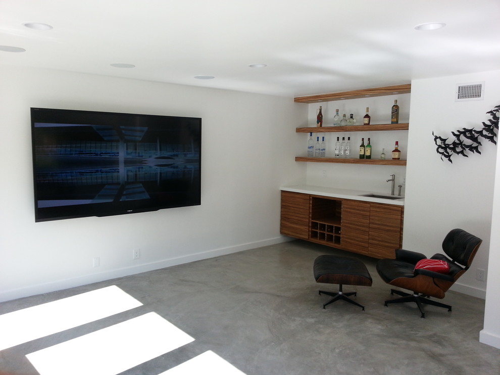 Home theater - contemporary home theater idea in Los Angeles