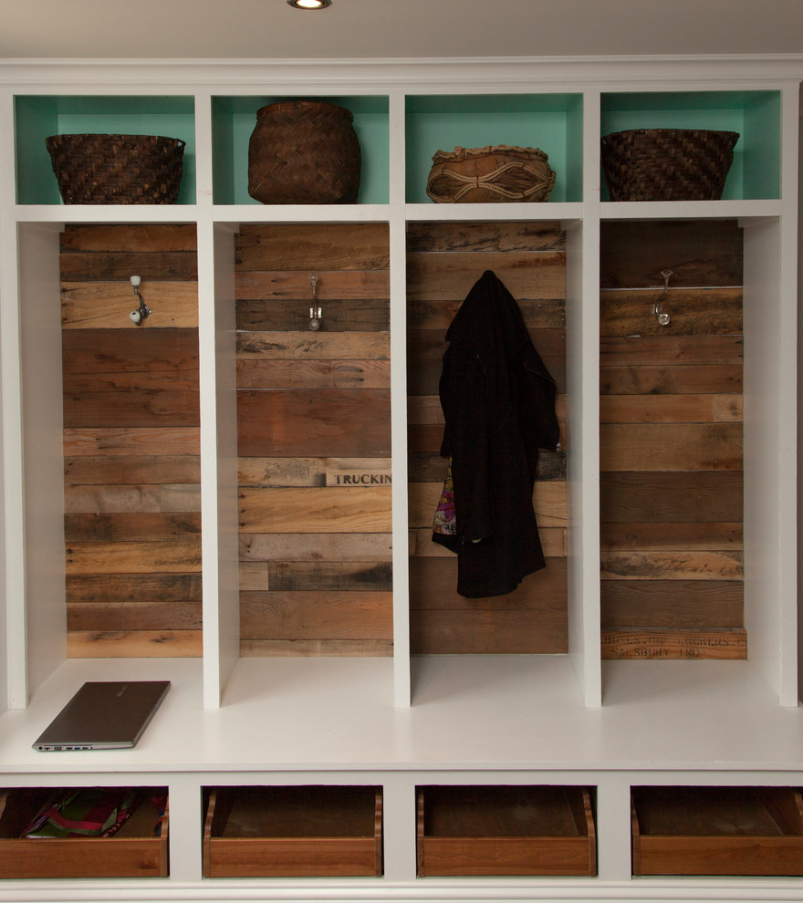 Example of an eclectic entryway design in Portland
