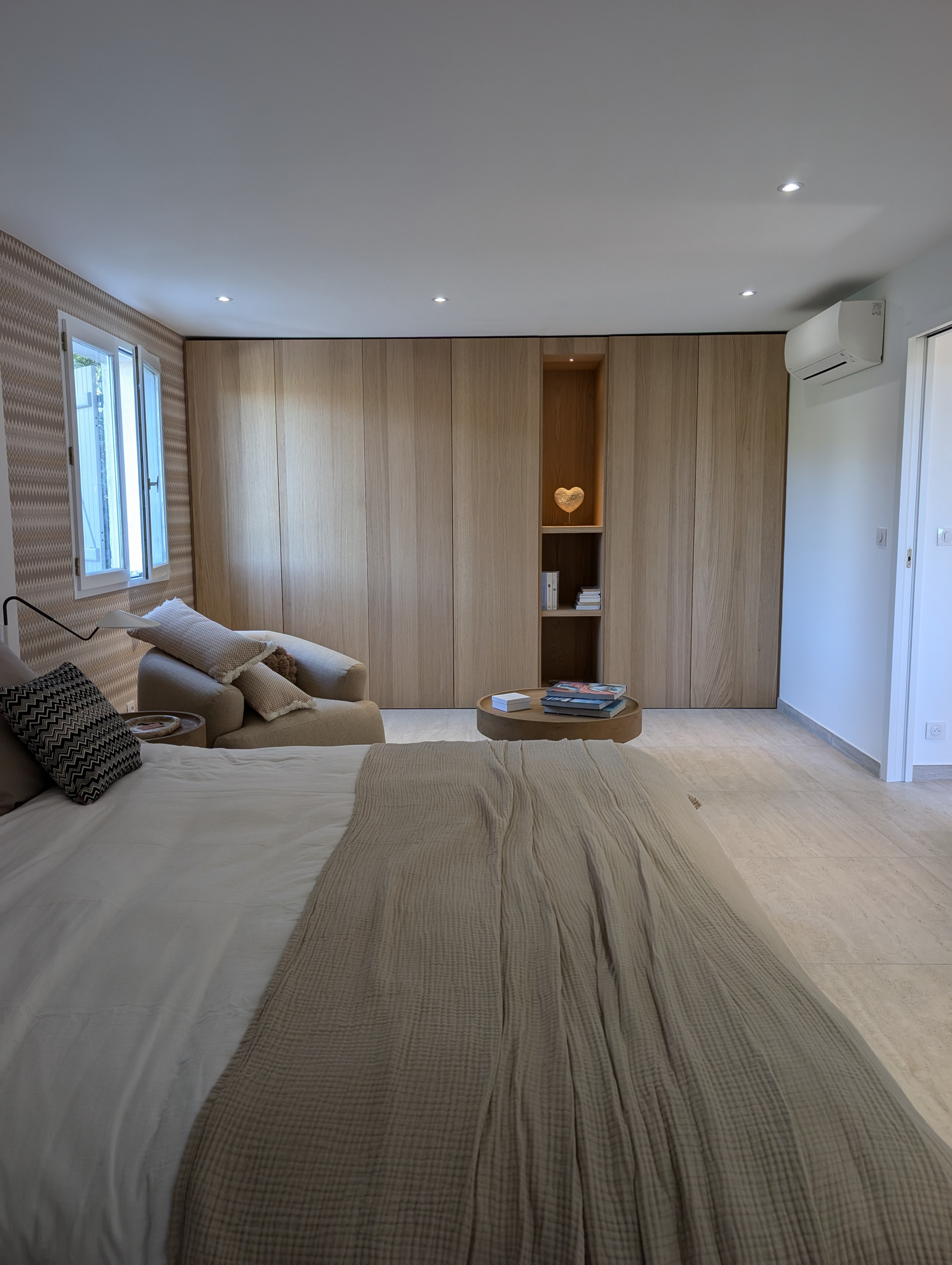 Agencement d'une chambre et d'une salle de bain