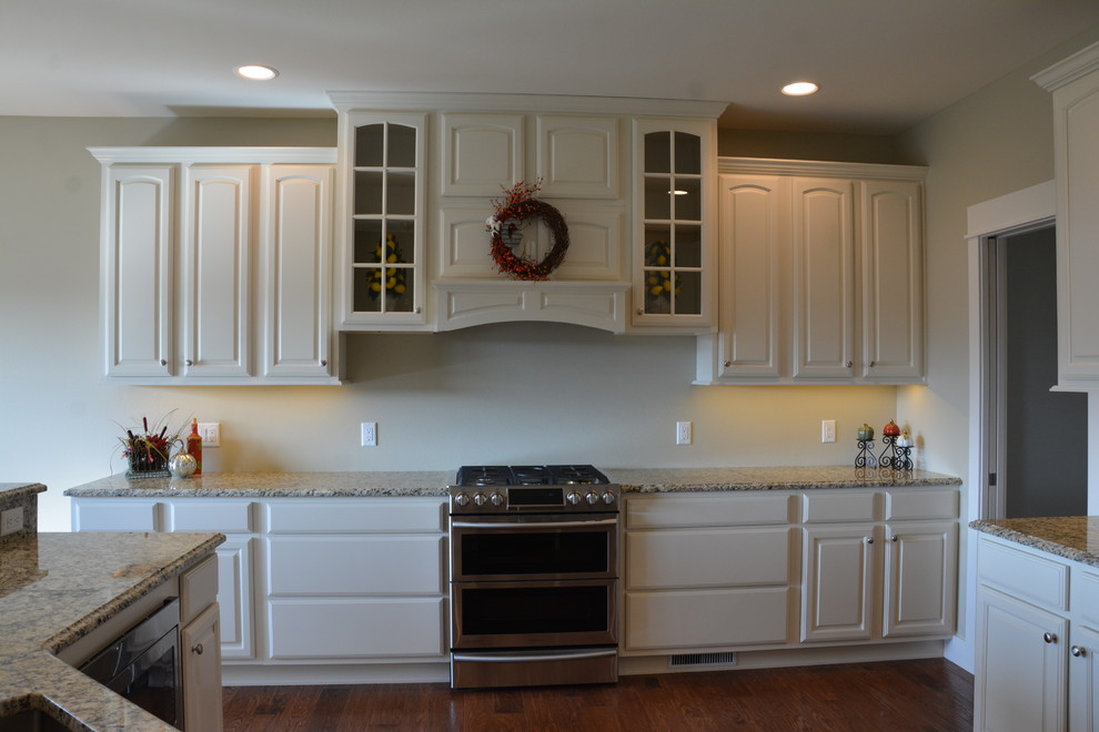 Inspiration for a large transitional kitchen remodel