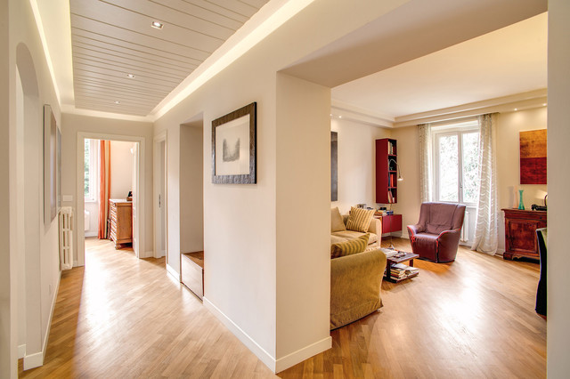 LA CASA DI FRANCO modern-hallway-and-landing