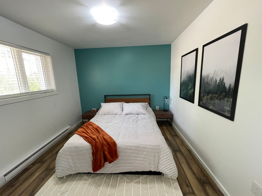 Immagine di una camera degli ospiti moderna di medie dimensioni con pareti bianche