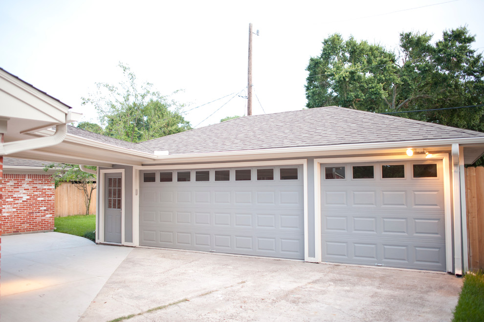 Design ideas for a traditional garage in Houston.