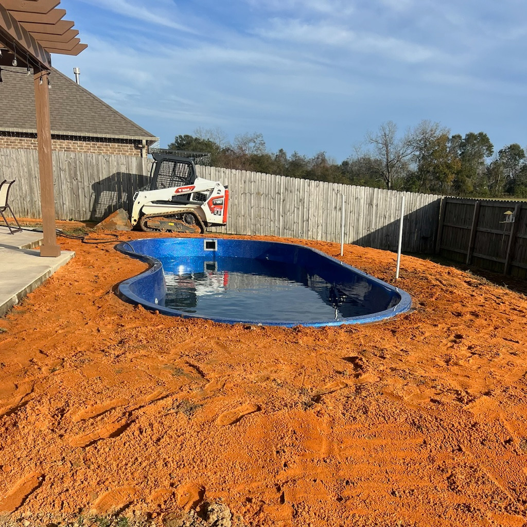 FIBERGLASS POOLS