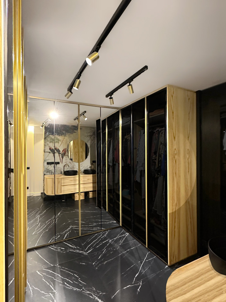 This is an example of a contemporary storage and wardrobe in Madrid.