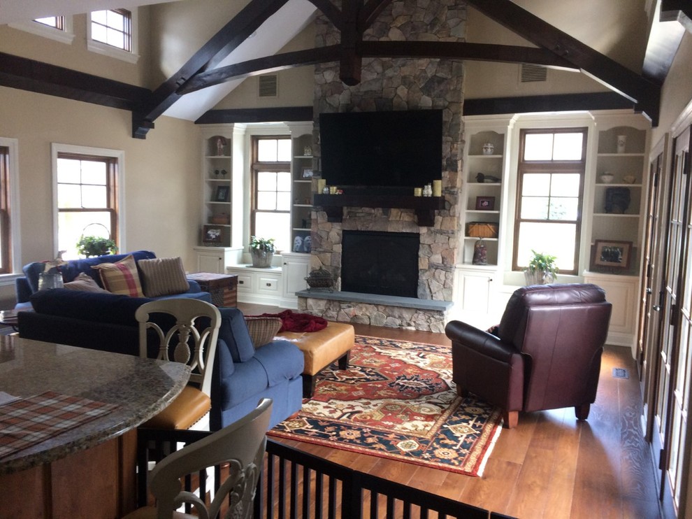 Home design - transitional home design idea in New York