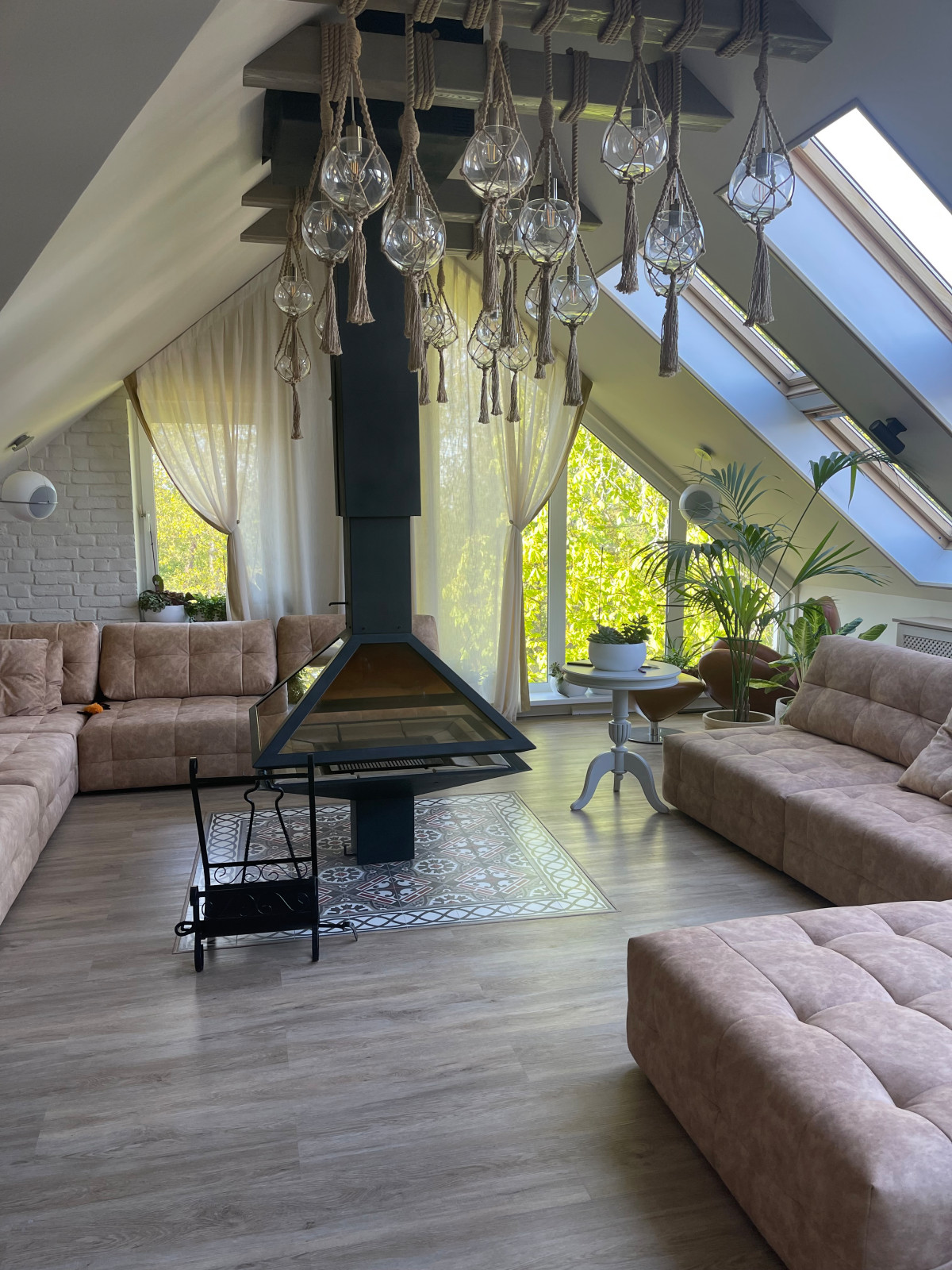 Мансардный этаж в загородном доме