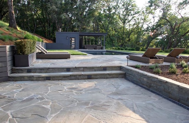 Landscape Paving 101 How To Use Bluestone In Your Garden