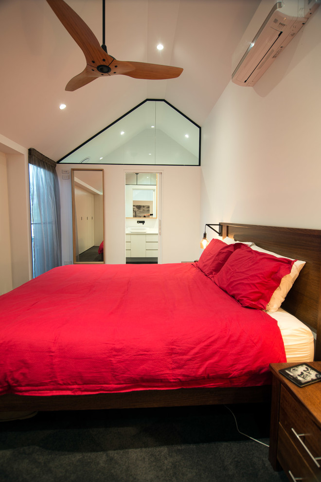 Photo of a contemporary bedroom in Melbourne.