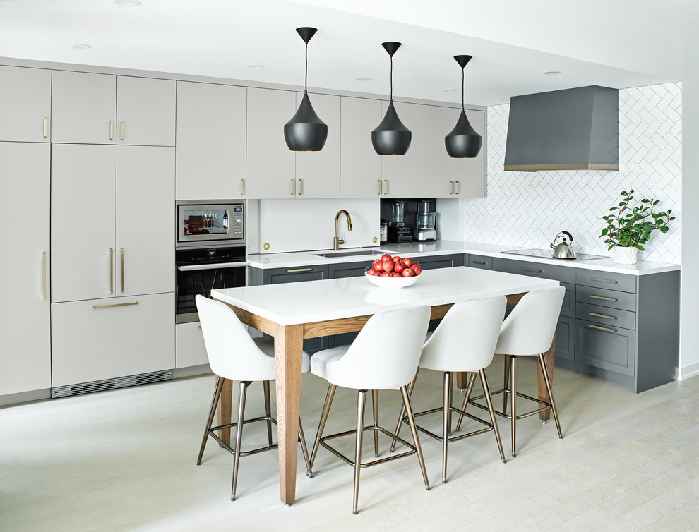 Kitchen - transitional kitchen idea in Toronto