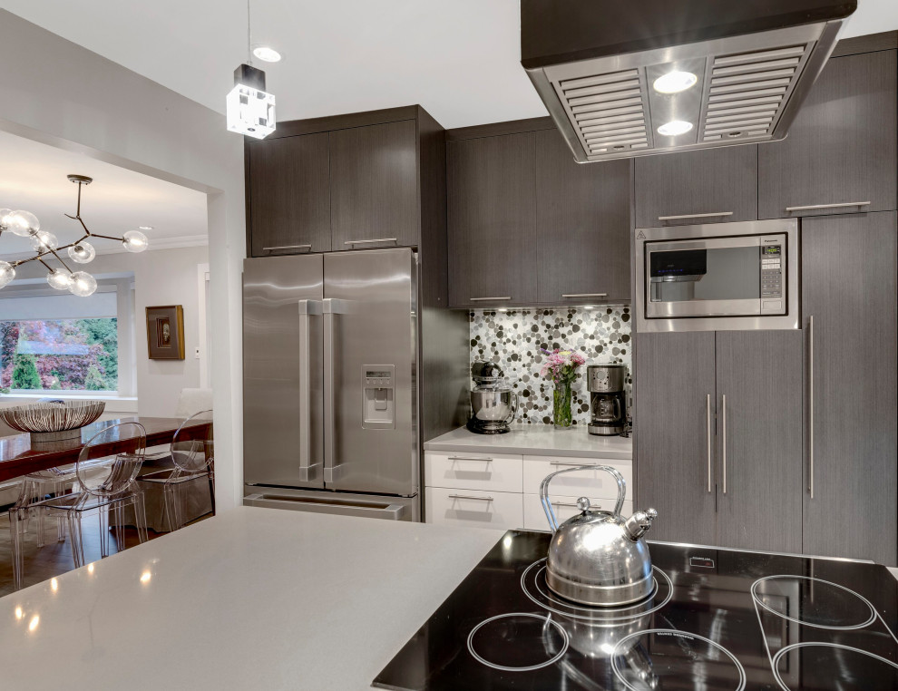 This is an example of a mid-sized transitional kitchen in Vancouver.
