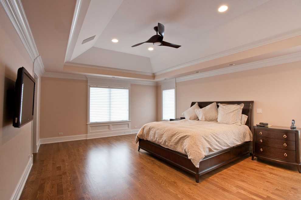 Inspiration for a transitional home design remodel in Chicago
