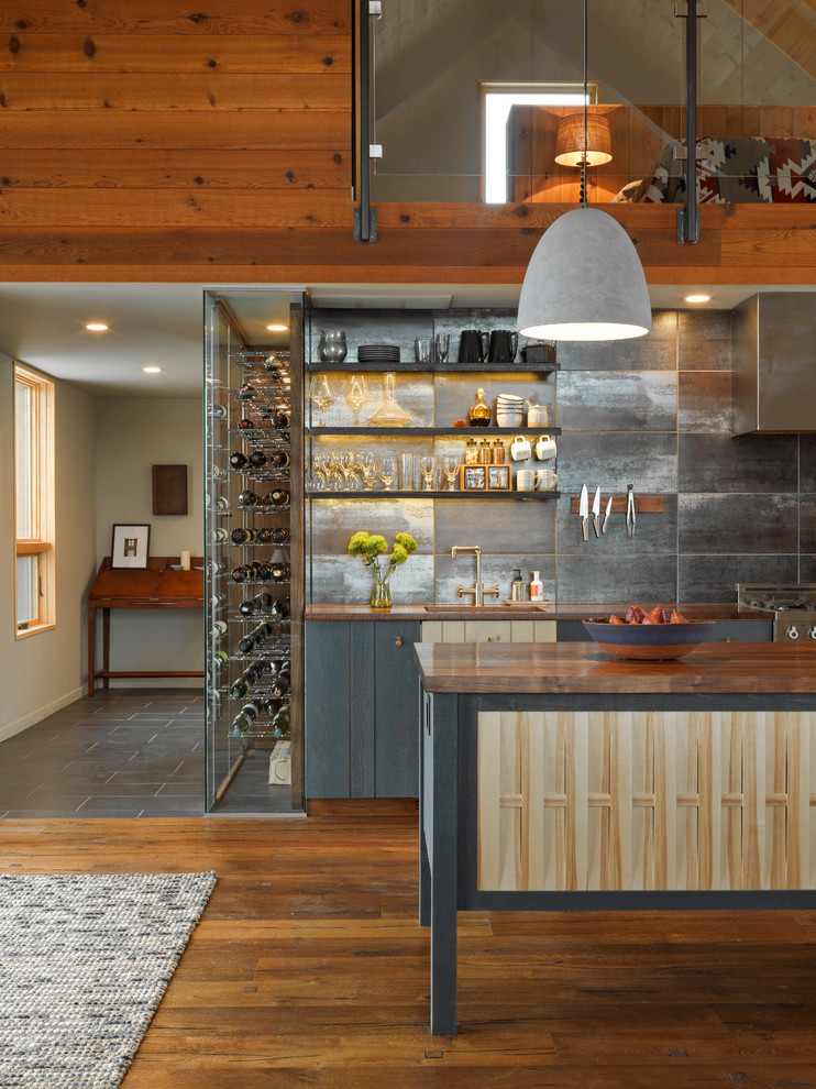 Example of a mountain style home design design in Burlington