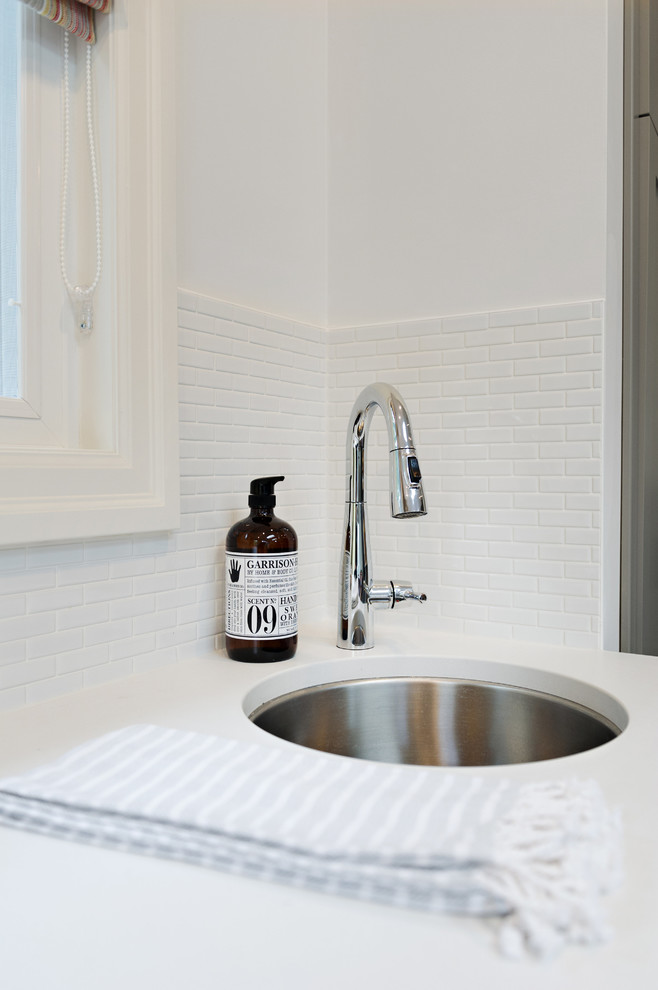 Example of a transitional kitchen design in Toronto