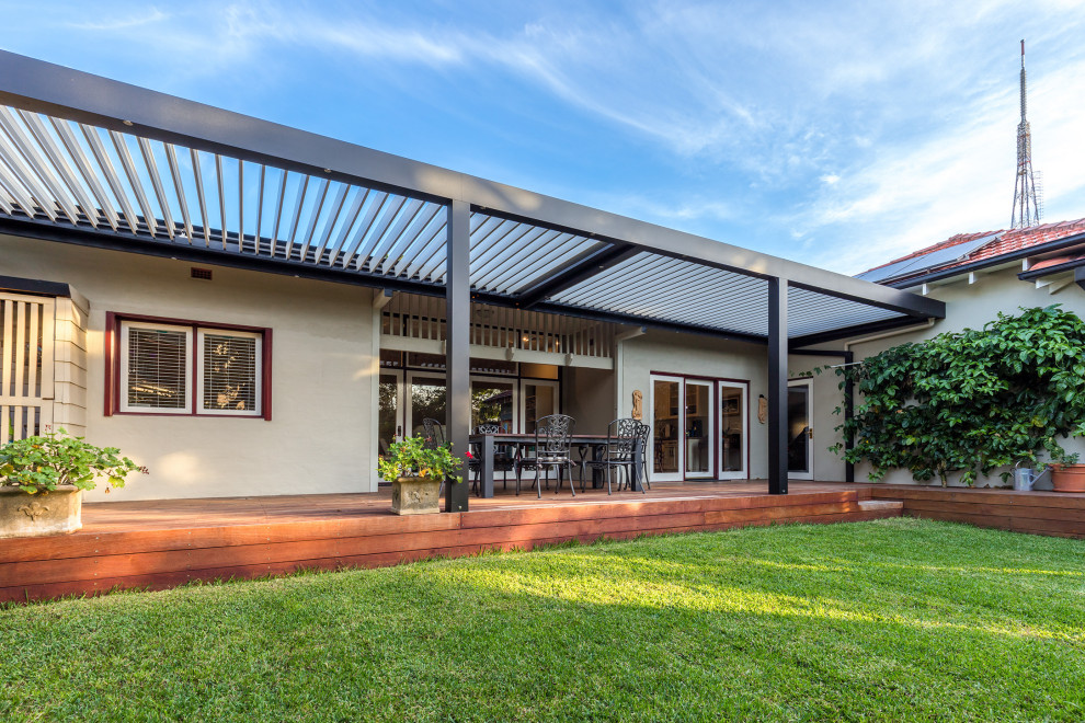 Inspiration for a contemporary patio in Sydney.