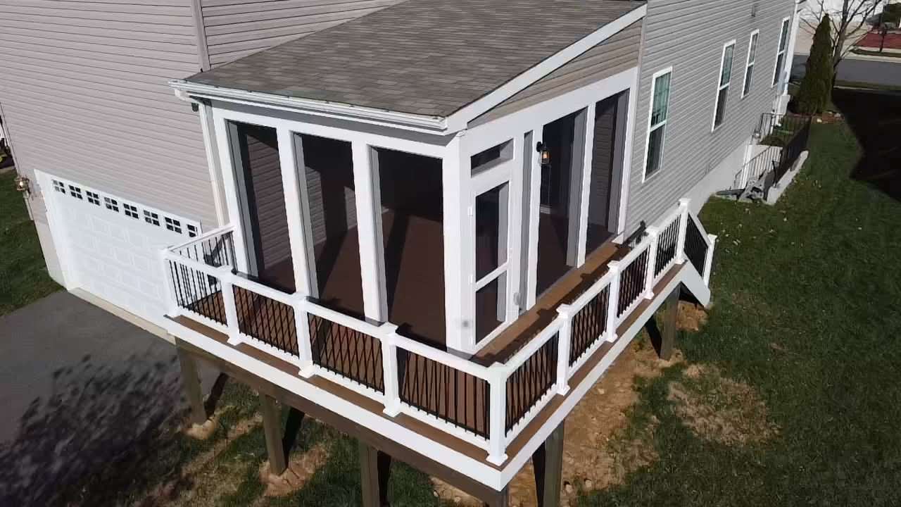 Screened in deck w/ outer walkway