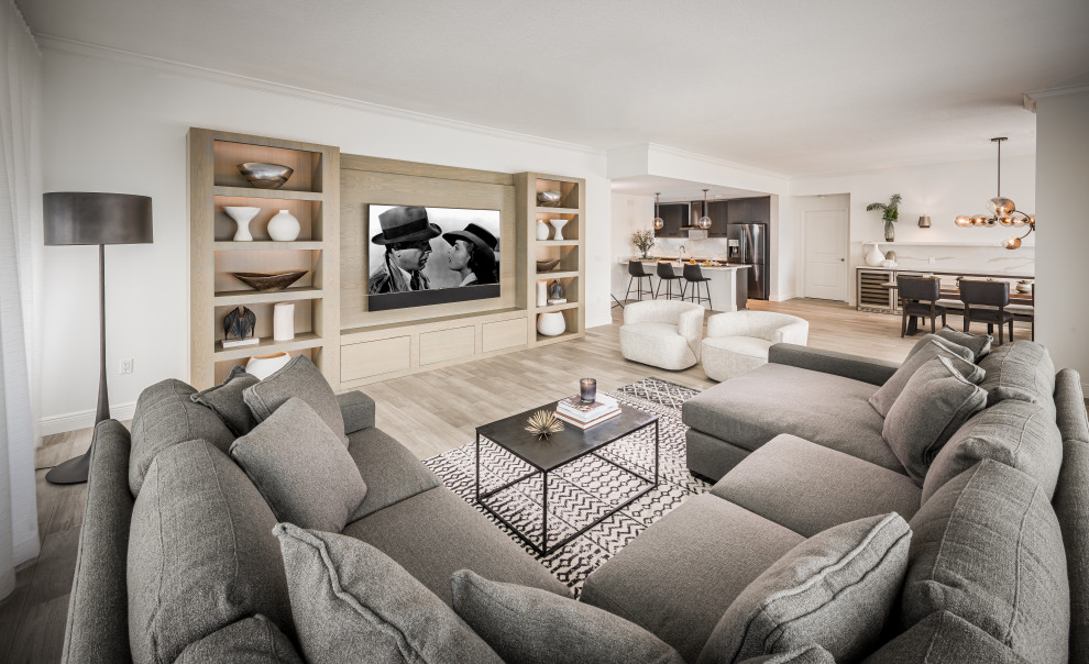 Transitional home design photo in Orlando