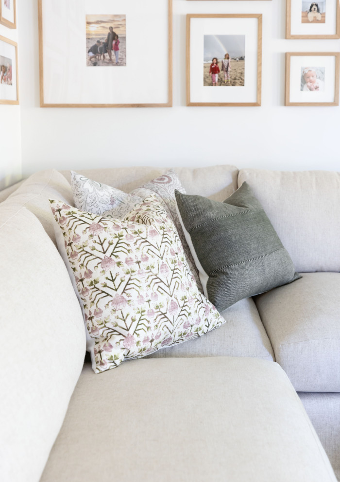 Home design - transitional home design idea in Phoenix