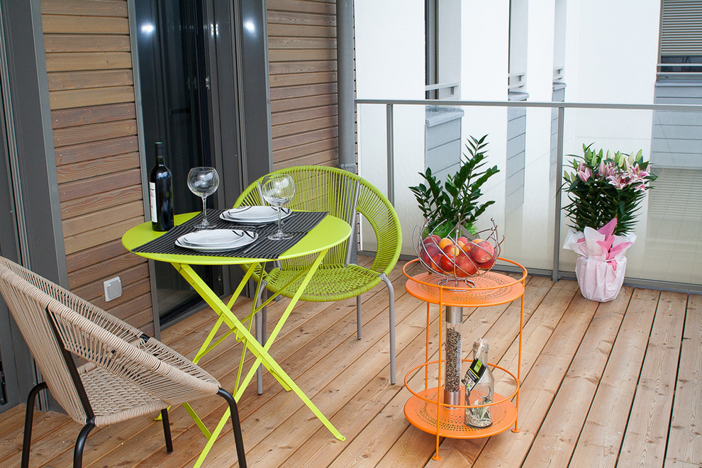 Design ideas for a small contemporary balcony in Lyon with no cover.