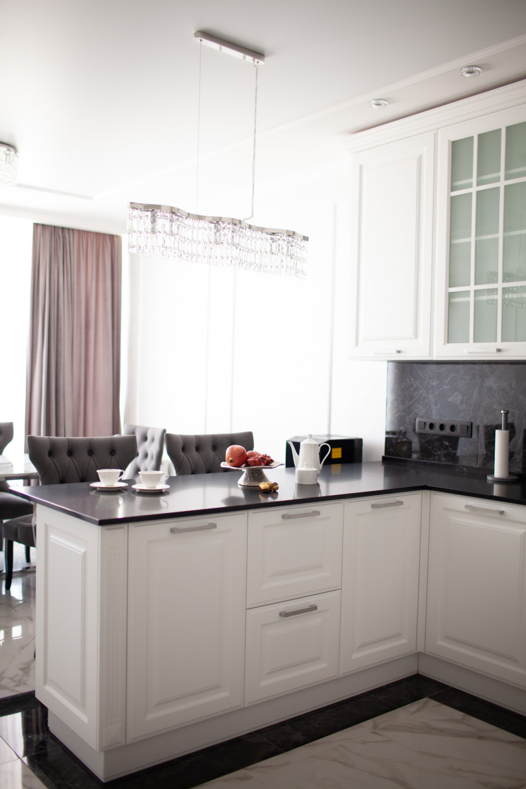 квартира в черно белых тонах