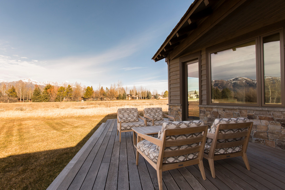 Transitional deck photo in Jackson
