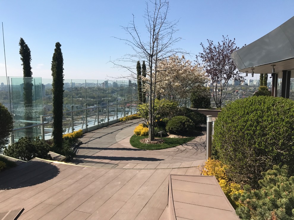 Парк на крыше жилого высотного здания.