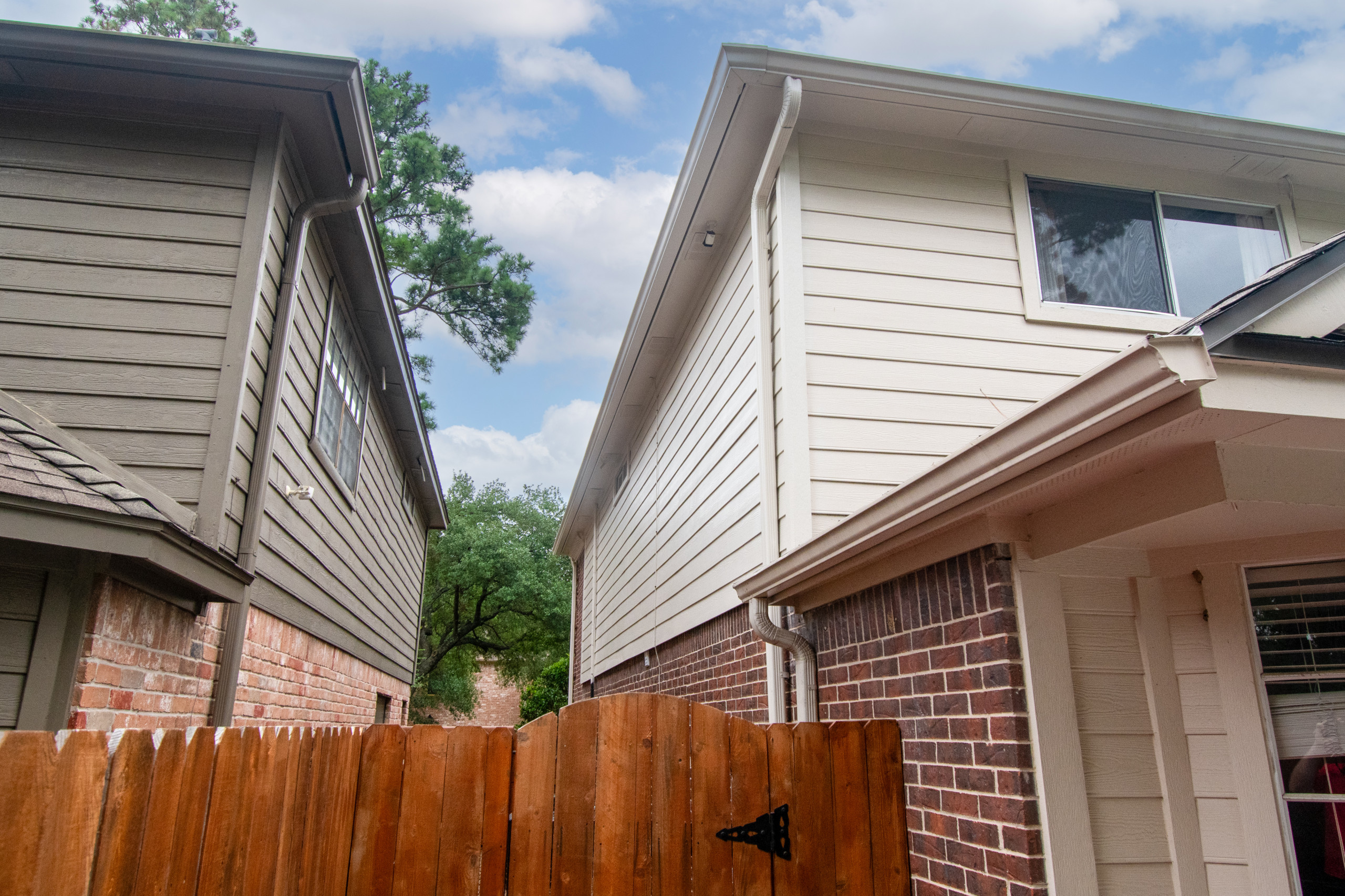 This project is a perfect example of what homeowners in Cypress, Tomball, Champions, and Northwest Houston often face when exterior repairs are completed in stages instead of all at once. About ten ye