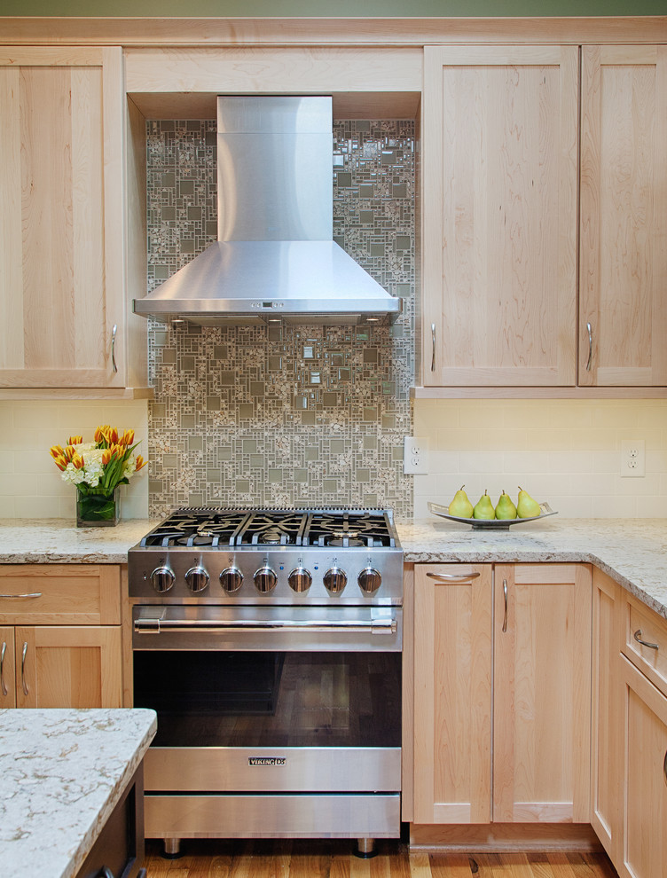 Example of a mid-sized transitional u-shaped light wood floor eat-in kitchen design in Raleigh with an undermount sink, shaker cabinets, light wood cabinets, quartz countertops, multicolored backsplash, glass tile backsplash, stainless steel appliances, green walls and an island