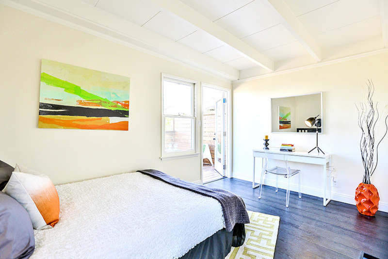This is an example of a transitional bedroom in Los Angeles.