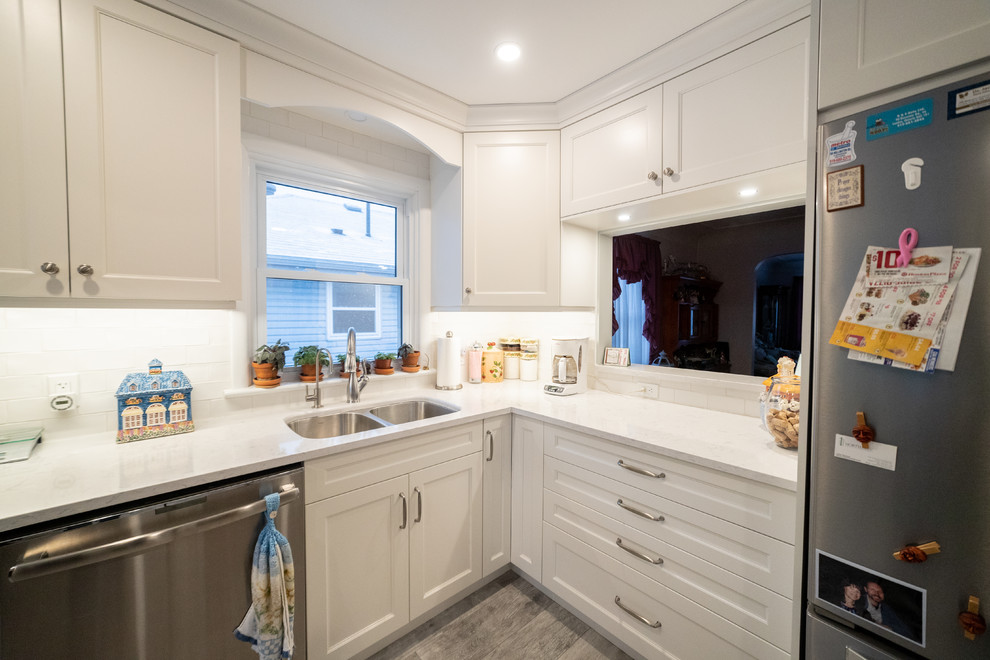 Inspiration for a transitional kitchen remodel in Toronto
