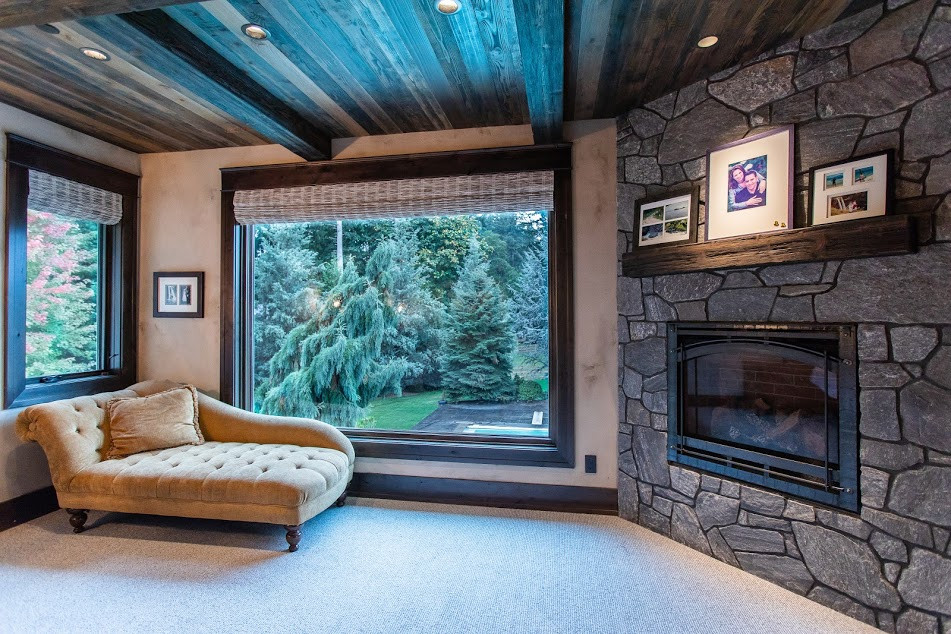 Mountain style home design photo in Seattle